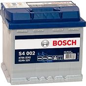 Bosch S4 002 Autobatterie 12V 52Ah 470A, wartungsfreie Säurebatterie für Kleinwagen und Mittelklasseautos