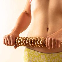 Bild für Tuuli Accessories Anti Cellulite Massage Disk Massagegerät Massageroller Roller mit Griff Maderotherapie aus Holz 40 cm